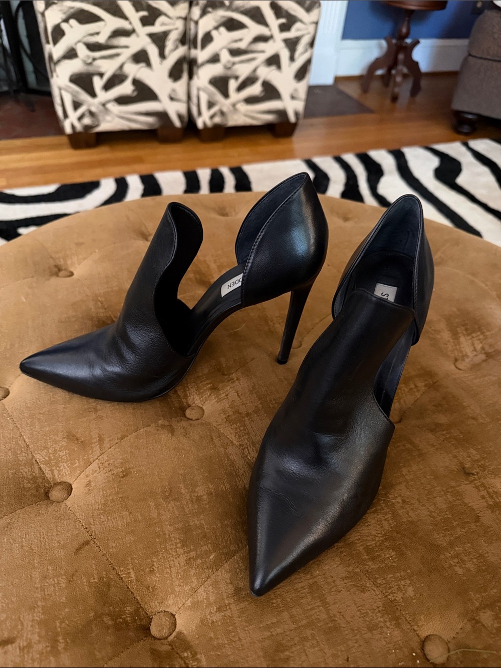 Steve Madden Black Pointed Leather Ankle Heels